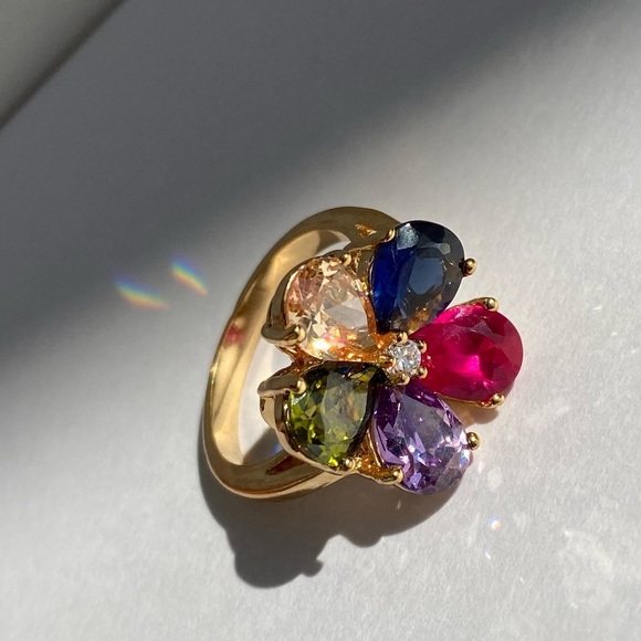 STUNNING multicolor crystal flower ring gold tone size 7 - Picture 3 of 6
